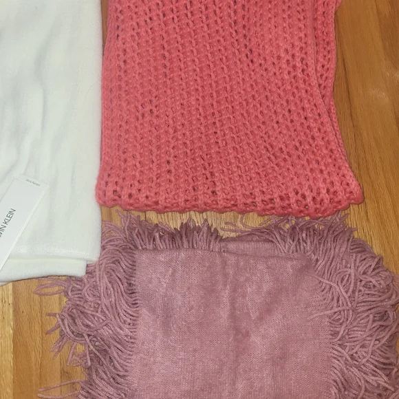 Lot Of 5 Winter Fashion Scarves